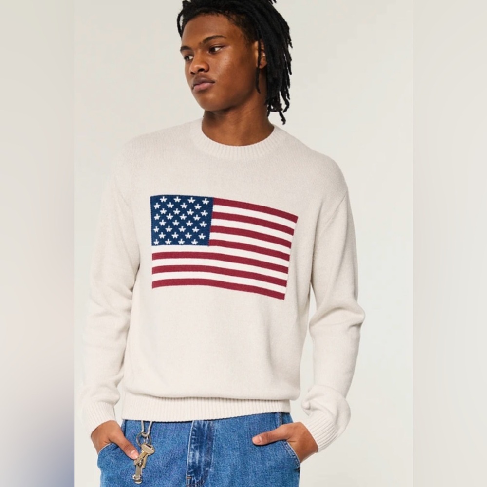 Hollister Men's White Sweater with Flag Design